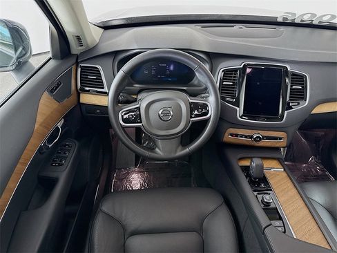 Certified 2025 Volvo XC90 B6 Plus image 23