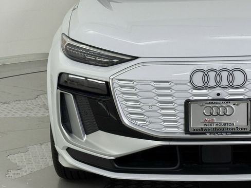 New 2025 Audi SQ6 e-tron Premium image 9