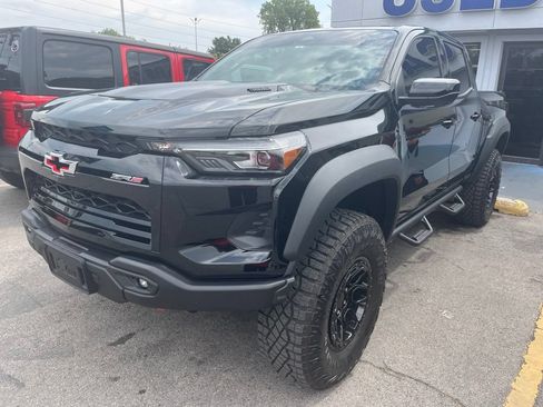 Used 2025 Chevrolet Colorado ZR2 w/ ZR2 Bison Edition AWD/4WD image 2