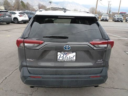Used 2020 Toyota RAV4 XLE image 5