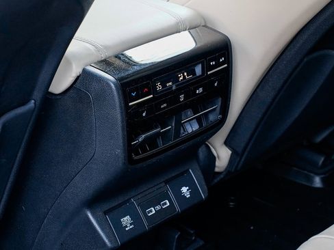 Used 2022 Acura MDX SH-AWD w/ Advance Package image 18