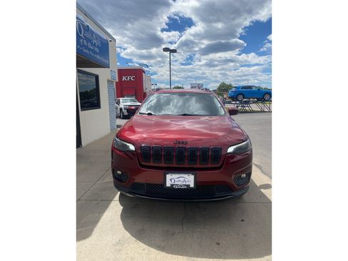 Used 2020 Jeep Cherokee Latitude Plus AWD/4WD image 3