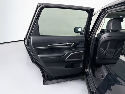 Used 2025 Kia Telluride S FWD image 28