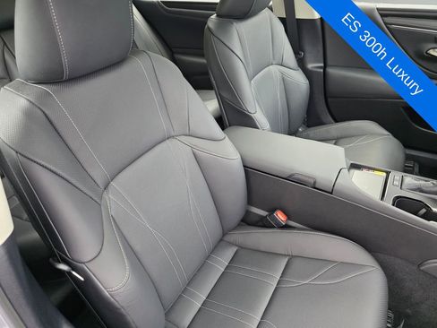 Used 2025 Lexus ES 300h w/ Technology Package FWD image 28