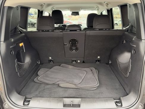 Used 2019 Jeep Renegade Latitude w/ Popular Equipment Group image 35