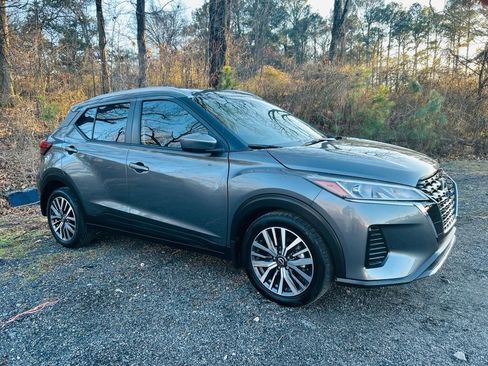 Used 2022 Nissan Kicks SV image 13