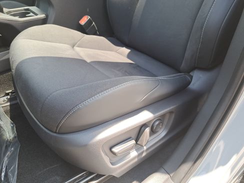 Used 2026 Toyota C-HR AWD/4WD image 30