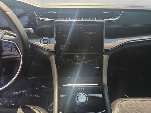Used 2023 Jeep Grand Cherokee Overland RWD image 21