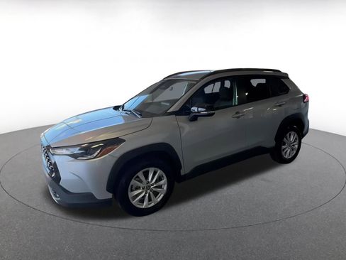 Used 2025 Toyota Corolla Cross LE image 7