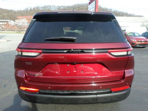 Used 2023 Jeep Grand Cherokee Altitude AWD/4WD image 5