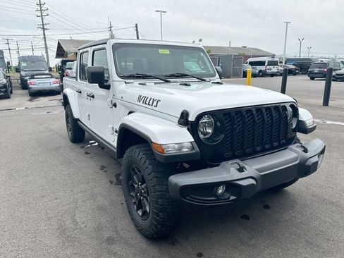Used 2023 Jeep Gladiator Sport AWD/4WD image 11