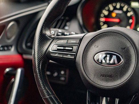 Used 2021 Kia Stinger GT2 image 18