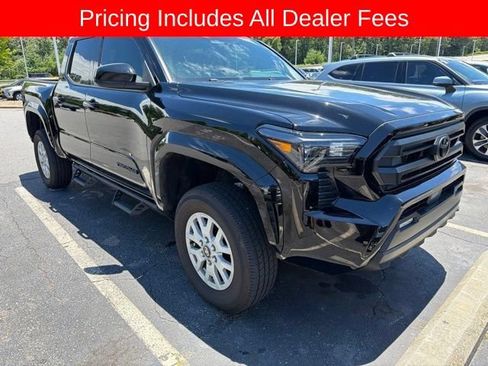 Used 2025 Toyota Tacoma SR5 AWD/4WD image 3