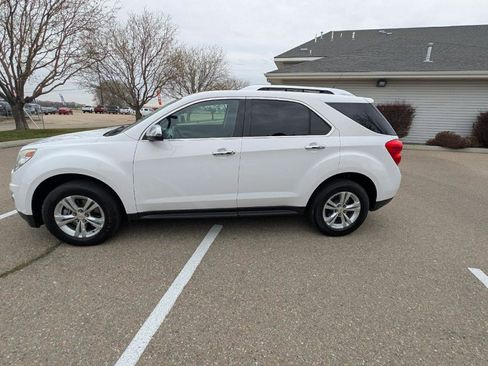 Used 2010 Chevrolet Equinox LTZ image 2
