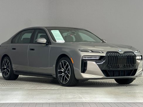 Certified 2023 BMW 740i RWD image 6
