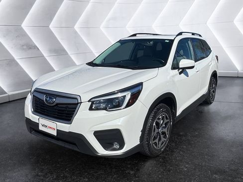 Used 2021 Subaru Forester Premium image 3