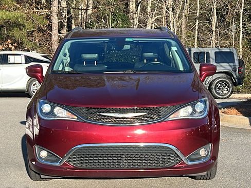 Used 2020 Chrysler Pacifica Touring-L image 3
