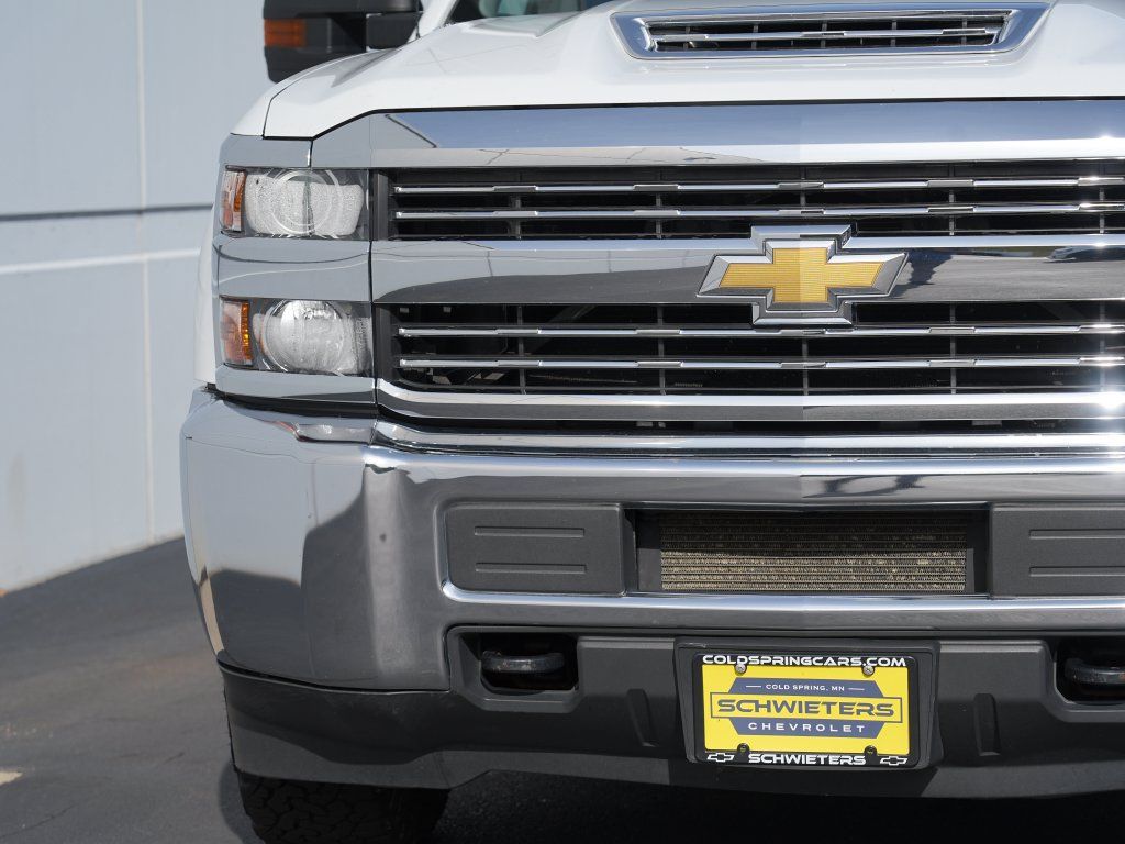 Used 2018 Chevrolet Silverado 2500 LT AWD/4WD image 9