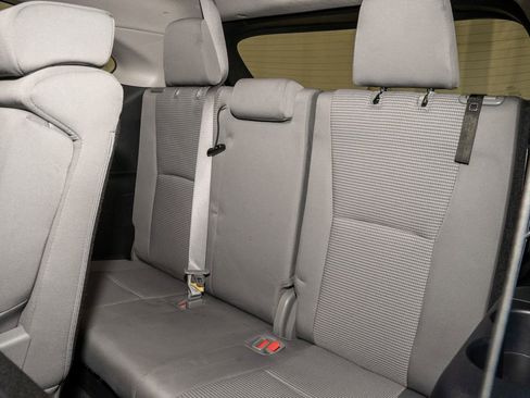 Used 2023 Toyota Highlander LE image 10