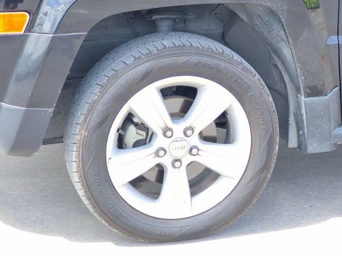 Used 2012 Jeep Patriot Limited w/ Sun/Sound Group FWD image 26