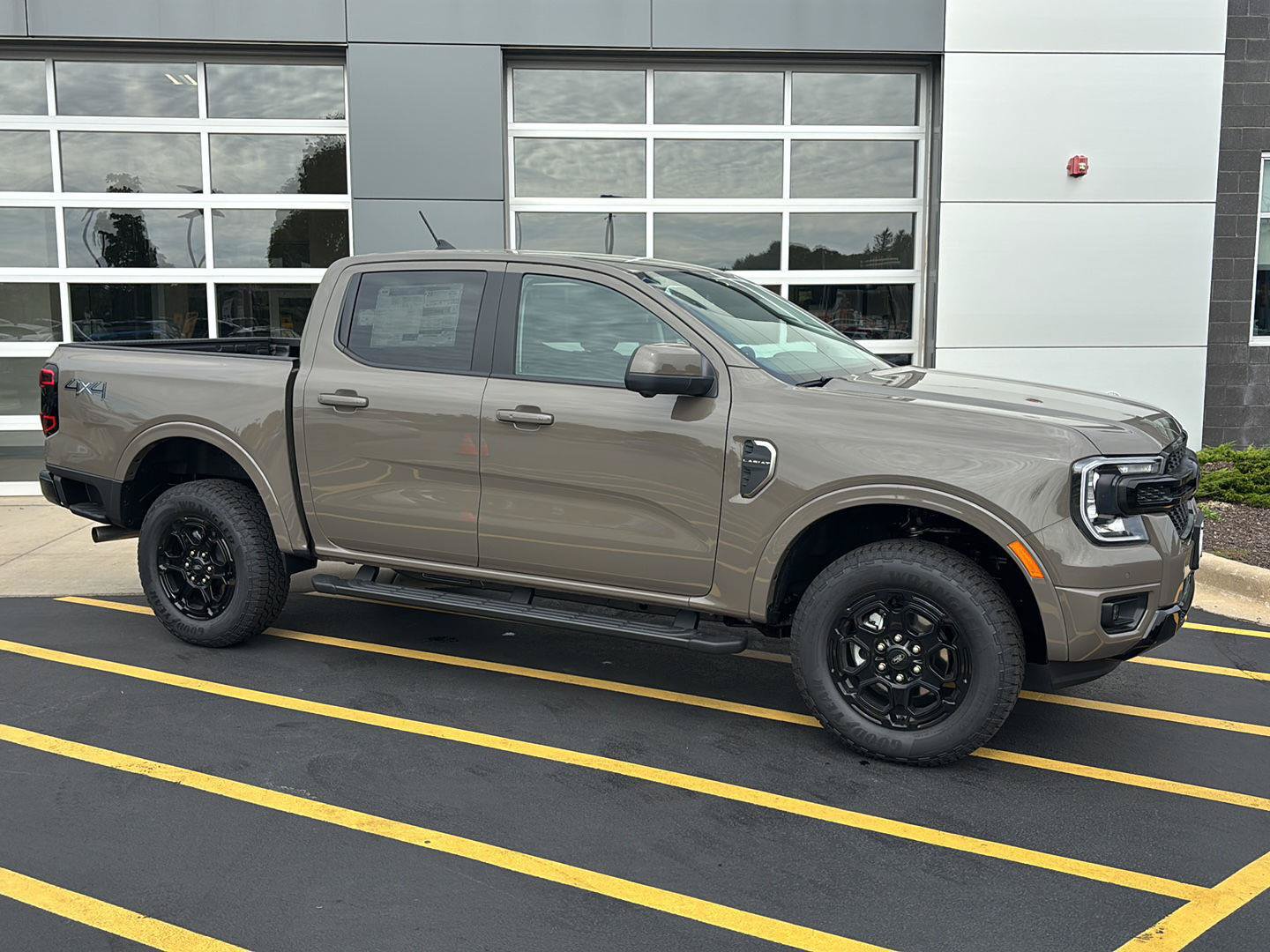 New 2026 Ford Ranger Lariat w/ Black Appearance Package AWD/4WD image 2