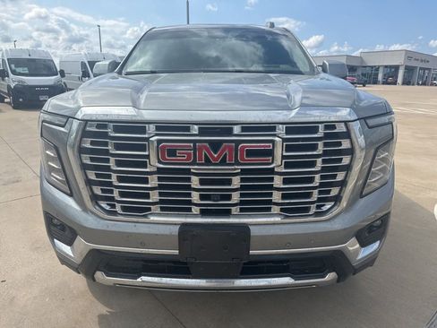 Used 2025 GMC Yukon Denali w/ Denali Reserve Package AWD/4WD image 2