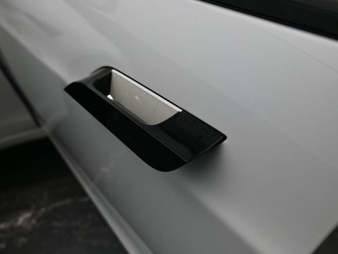 Used 2021 Tesla Model S Plaid image 14