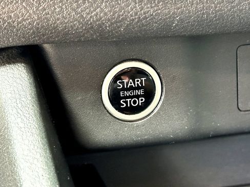Used 2021 Nissan Rogue SV FWD image 18