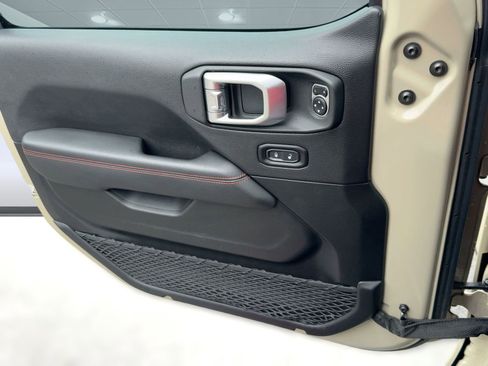 Used 2020 Jeep Gladiator Rubicon image 12