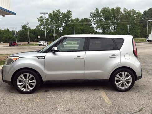 Used 2016 Kia Soul + w/ Audio Package FWD image 2