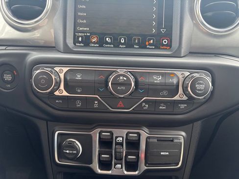 Used 2020 Jeep Gladiator Overland AWD/4WD image 47