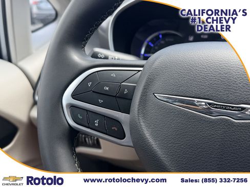 Used 2023 Chrysler Pacifica Touring-L FWD image 30