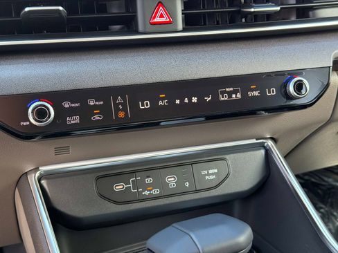 New 2026 Kia Carnival EX FWD image 22