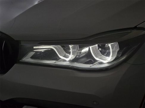 Used 2017 BMW 750i image 33