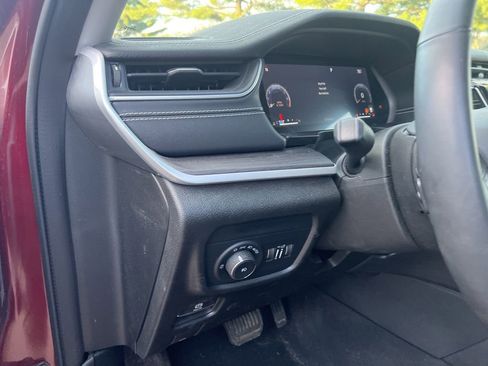 Used 2023 Jeep Grand Cherokee Limited image 13