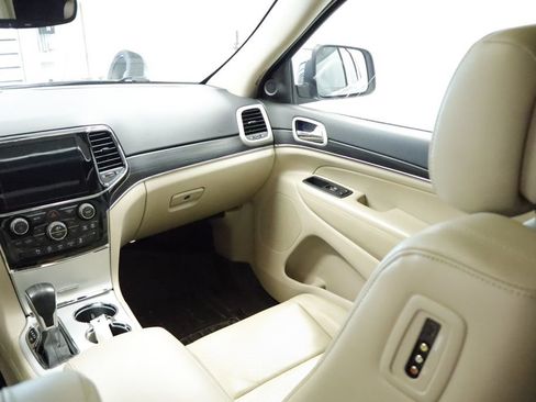 Certified 2020 Jeep Grand Cherokee Limited w/ Luxury Group II AWD/4WD image 21
