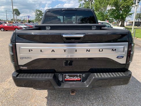 Used 2017 Ford F150 Platinum w/ Equipment Group 701A Luxury AWD/4WD image 6