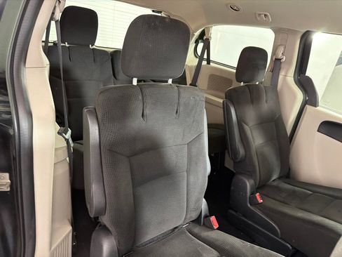 Used 2016 Dodge Grand Caravan SXT image 21