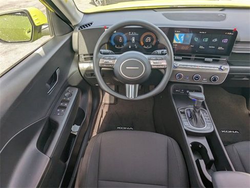 Certified 2025 Hyundai Kona SE image 15