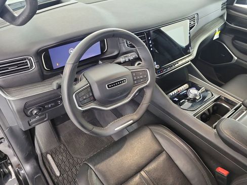 Used 2024 Jeep Wagoneer L Series III w/ Premium Group I image 11