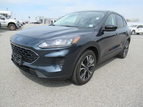 Used 2022 Ford Escape SE w/ SE Sport Appearance Package image 1