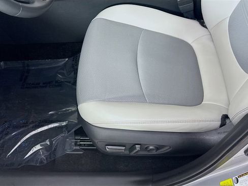 Used 2023 Toyota RAV4 Limited image 18