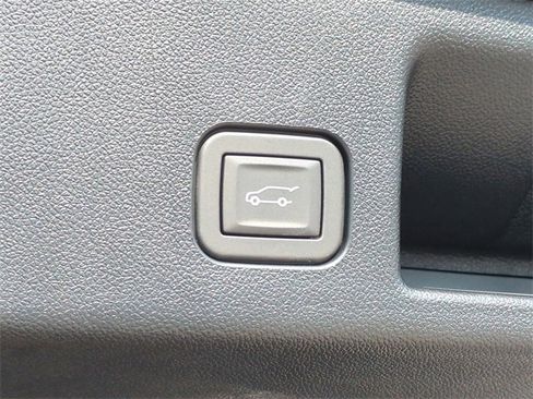 Certified 2024 Chevrolet Equinox EV RS image 15