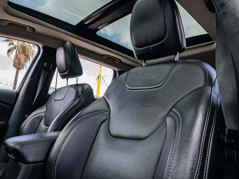 Used 2016 Jeep Cherokee Limited w/ Luxury Group image 25