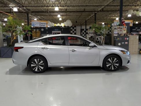 Used 2022 Nissan Altima 2.5 SV w/ SV Premium Package AWD/4WD image 7