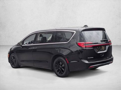 Used 2023 Chrysler Pacifica Touring-L FWD image 8