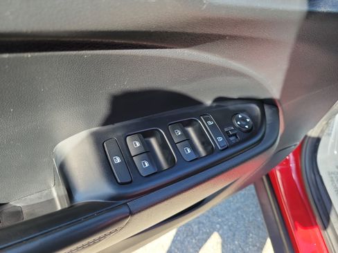 Used 2023 Hyundai Venue Limited w/ Cargo Package FWD image 22