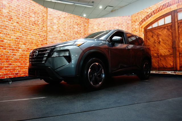 Certified 2025 Nissan Rogue SV AWD/4WD image 2