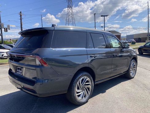 New 2025 Lincoln Navigator Reserve AWD/4WD image 3