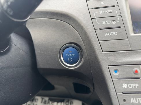 Used 2014 Toyota Prius Two image 5